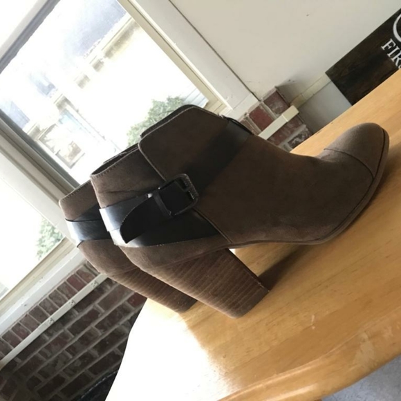 Heeled booties - Picture 1 of 5